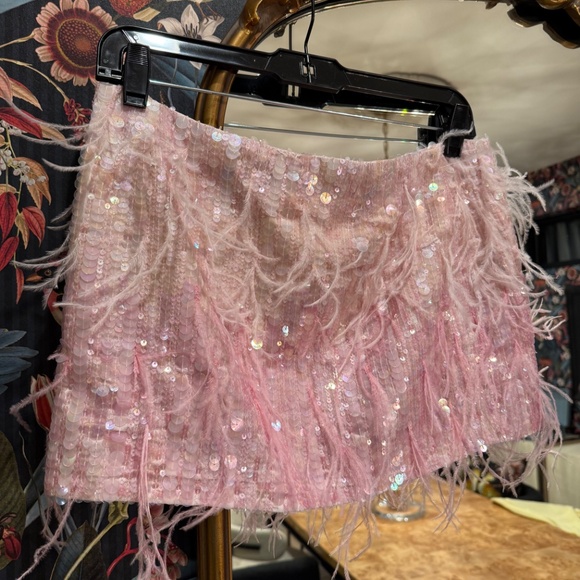 Retrofête Athana Sequin Feather Mini Skirt in pink - Picture 3 of 4